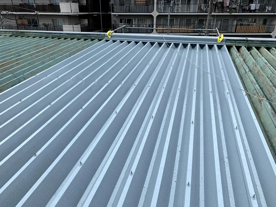大阪で折板屋根の張替や防水・塗装・修繕はお任せください。