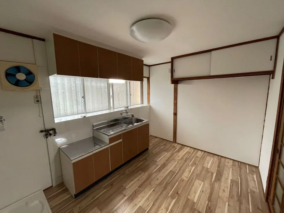 寝屋川市高柳にて収益物件リフォームが完成