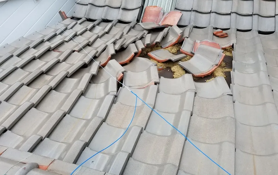 台風・地震による被災家屋の修繕費用の還元は関西ホームズ株式会社