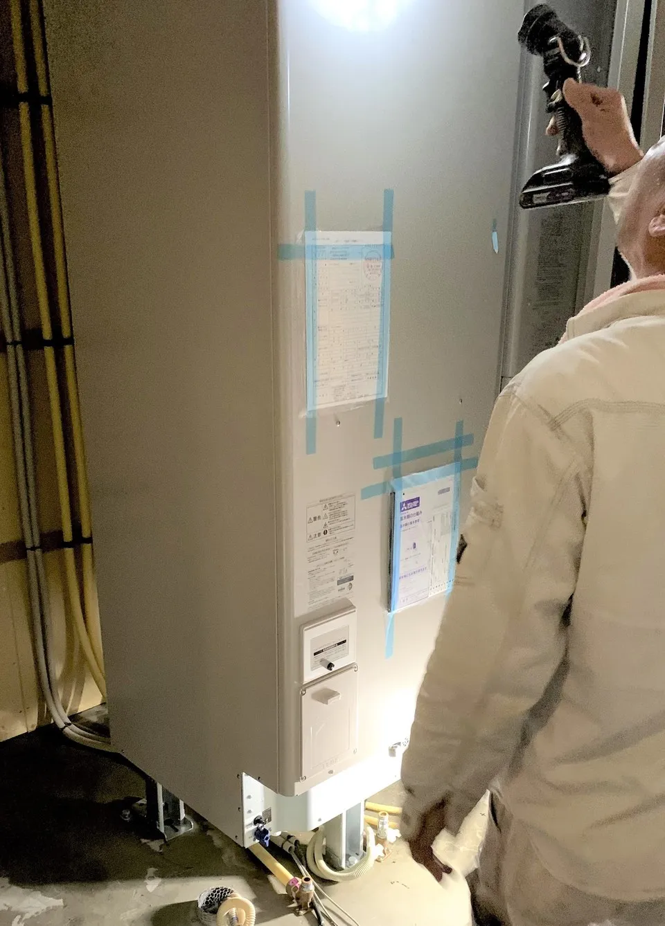守口市タワーマンションの電気温水器を交換