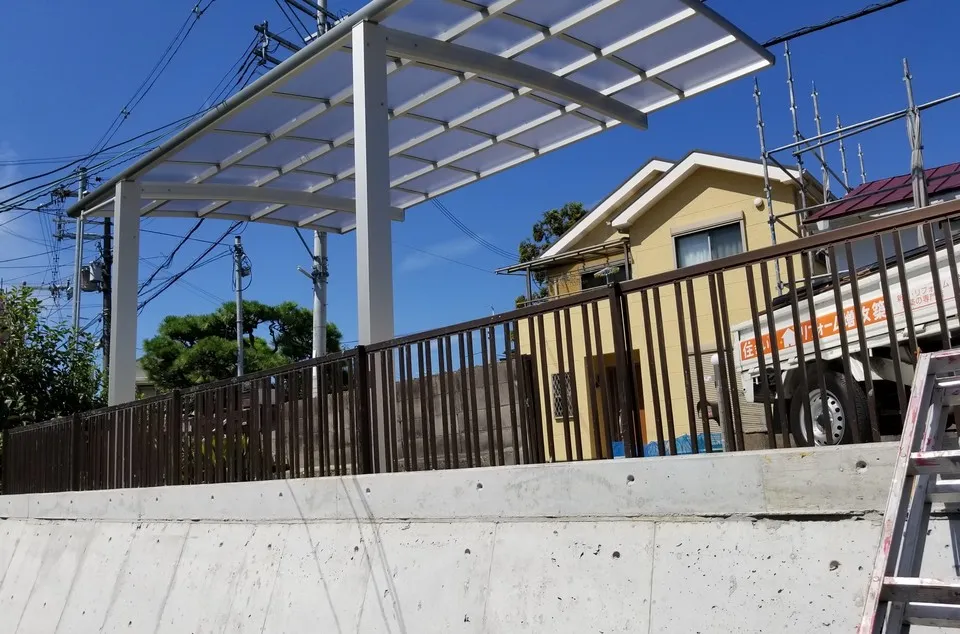 台風被害による波板の張替やベランダテラスの新設