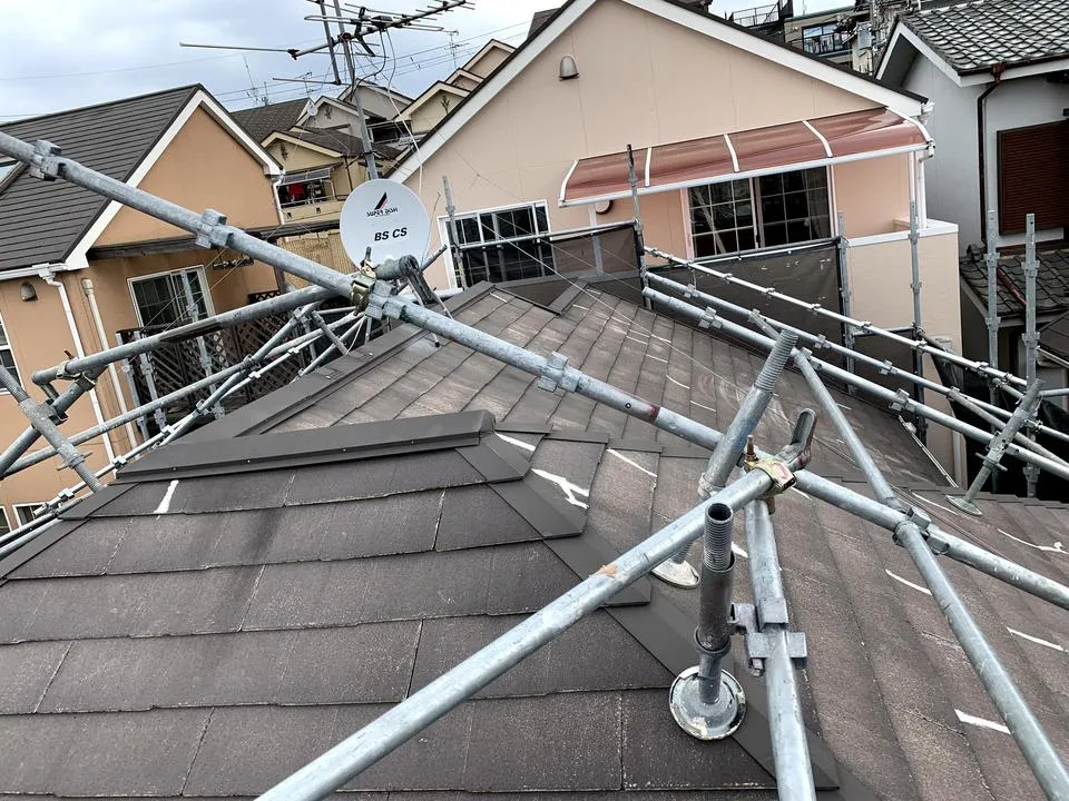 寝屋川市での屋根塗装・シャッター雨戸改修工事等完了致しました。