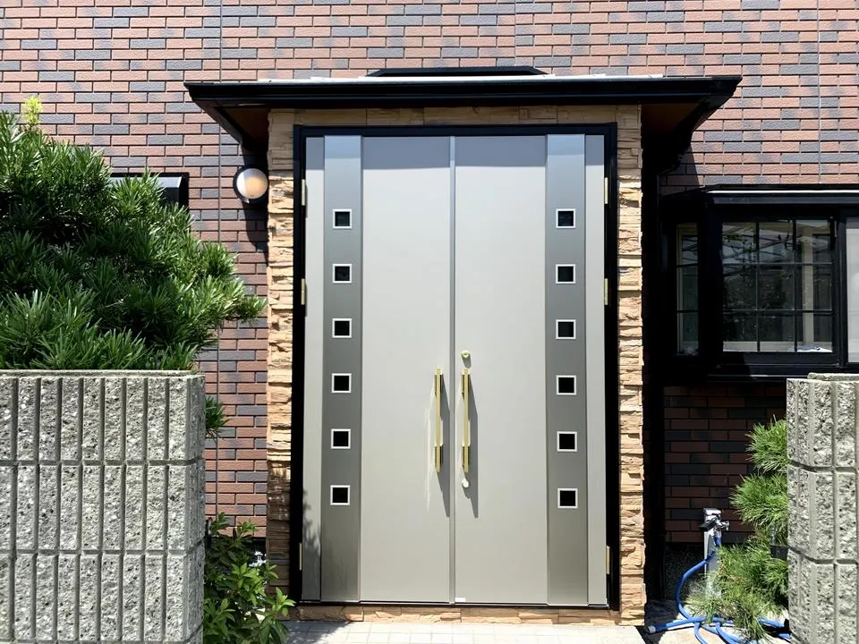 堺市にて内外装リフォーム　玄関リフォーム,外壁石張り,玄関拡張リフォーム