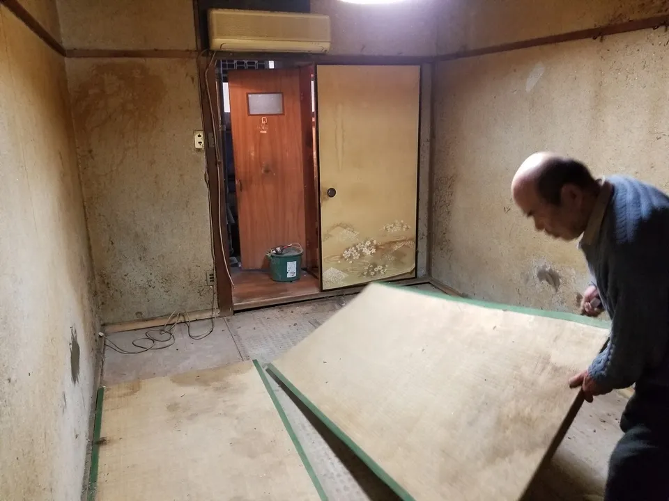 東大阪市若江にて連棟住宅リフォームに着手