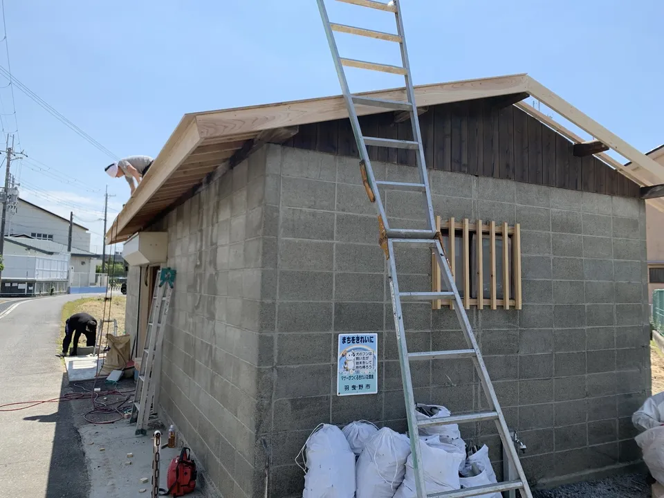 羽曳野市にて倉庫の改修工事中