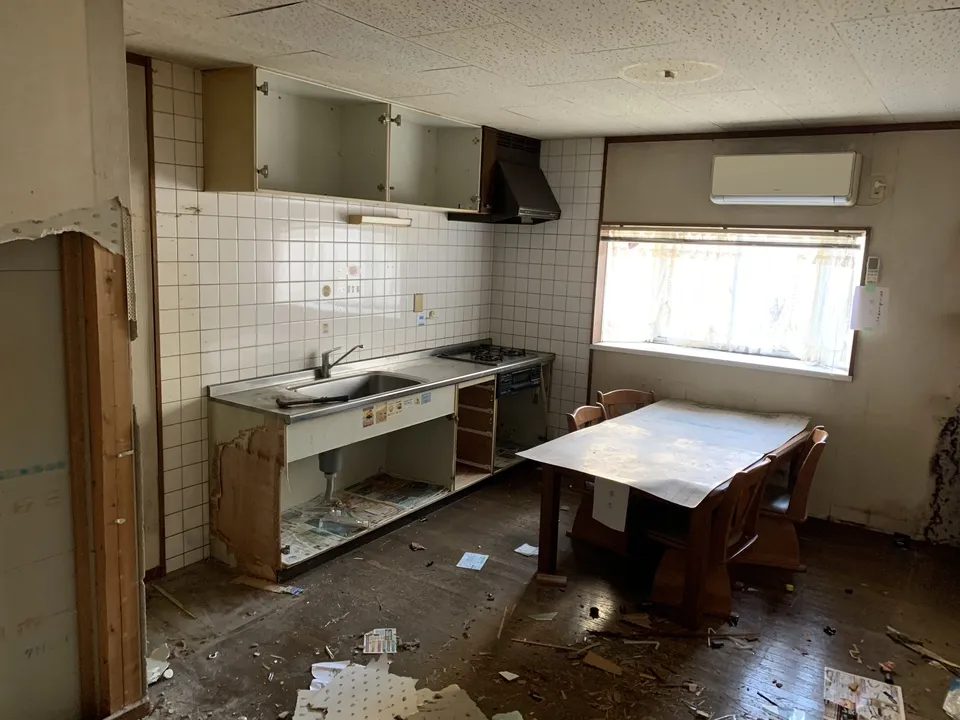 門真市大池町にて全面リフォームに着手致しました。