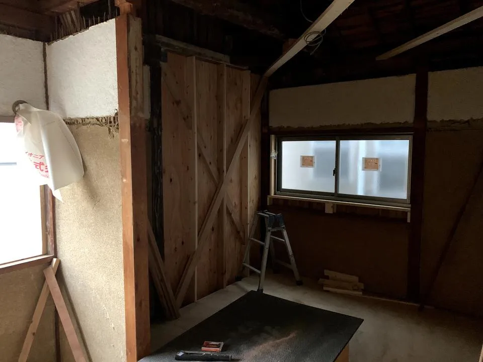 寝屋川市での収益物件再生改修工事中