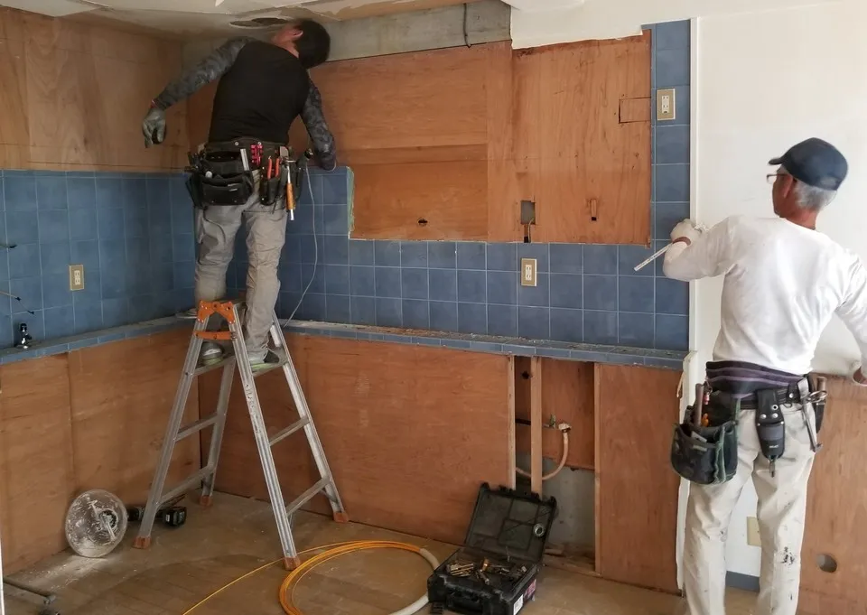 大阪市でのマンションリノベーションリフォーム工事中