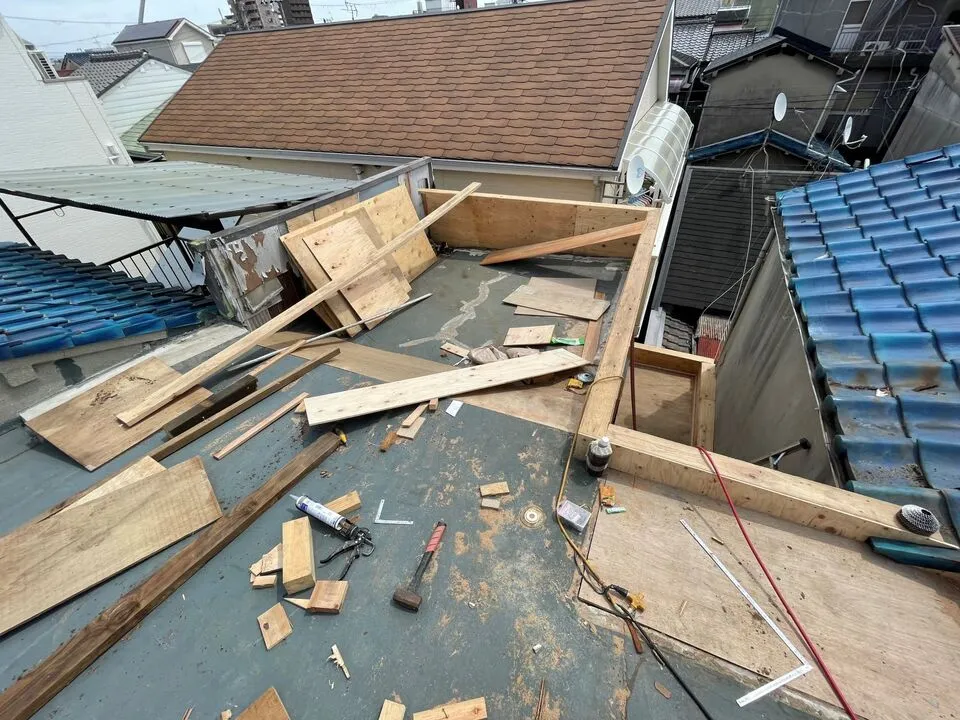 尼崎にて連棟住宅・長屋住宅の改修工事中