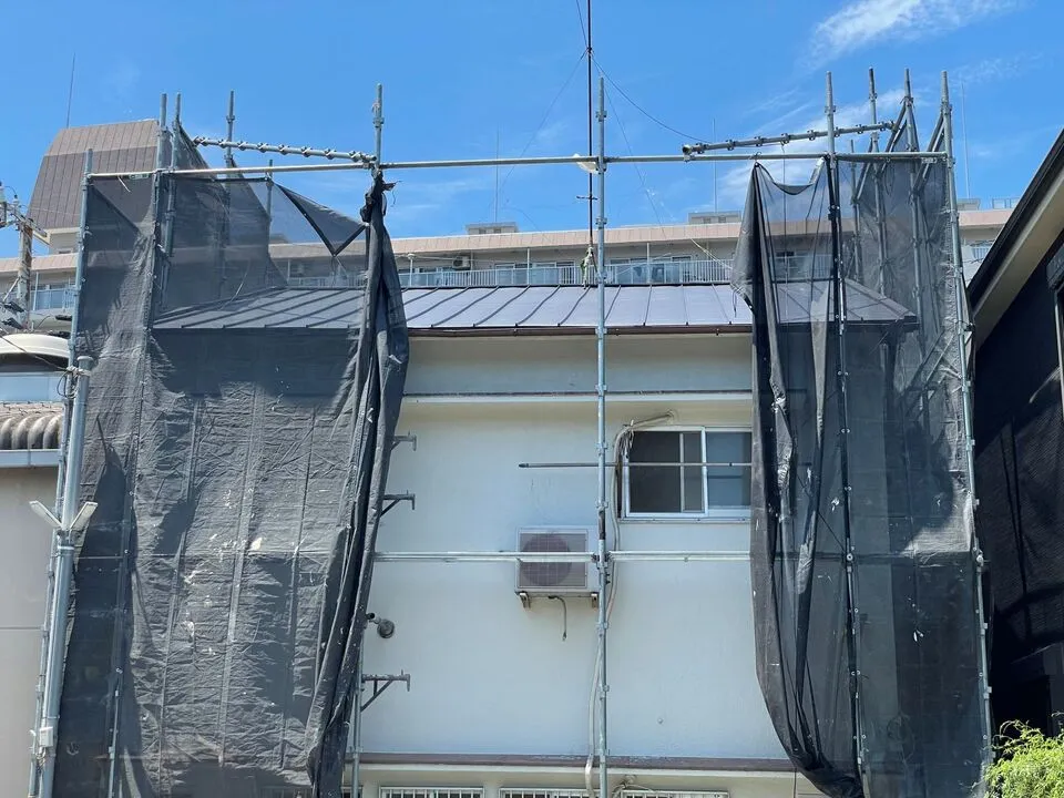 西淀川区にて収益物件アパートの屋根葺き替え工事,ガルバリウム鋼板葺き