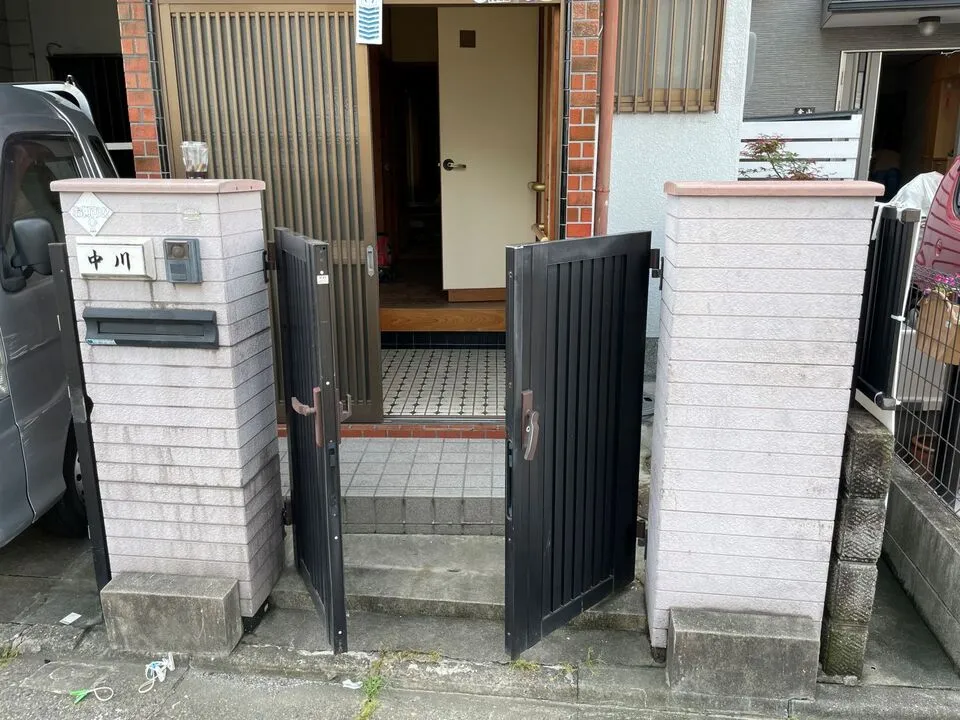 大東市諸福にて収益物件のリフォーム工事中