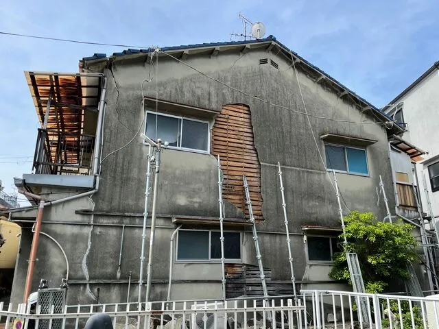 屋根ガルバリウム鋼板に葺替え,外壁修繕,外壁捲れ改修工事