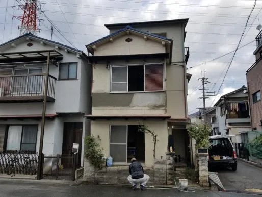 寝屋川市での収益戸建て住宅 間取り変更を伴う全面リフォームです。 大阪でリフォームは関西ホームズ株 写真1