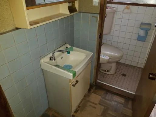 寝屋川市での収益戸建て住宅 間取り変更を伴う全面リフォームです。 大阪でリフォームは関西ホームズ株 写真2