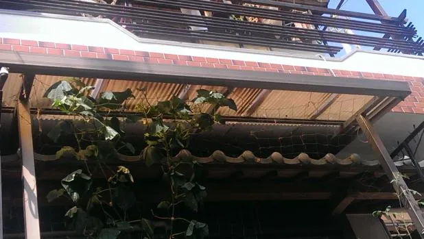 大阪京阪沿線での戸建て住宅、波板の張替え、大阪リフォームは関西ホームズ 写真2