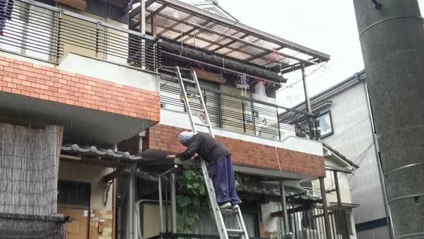 大阪京阪沿線での戸建て住宅、波板の張替え、大阪リフォームは関西ホームズ 写真4