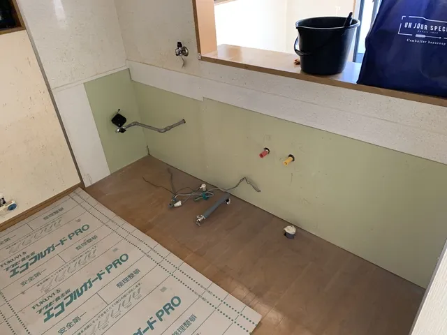 寝屋川市黒原新町にて3階建戸建て住宅内装リフォーム及びシステムキッチン・トイレ・洗面台の入れ替え工事 写真2