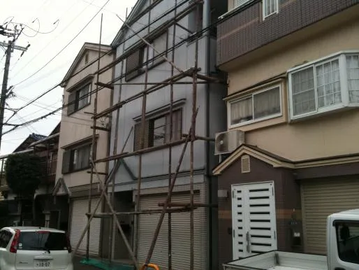 大阪府で最安値高品質な外壁塗装を目指す関西ホームズ株式会社の外壁塗装工事 写真2