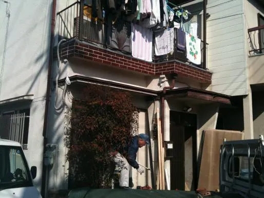 大阪JR沿線での塗装・増築工事 写真2