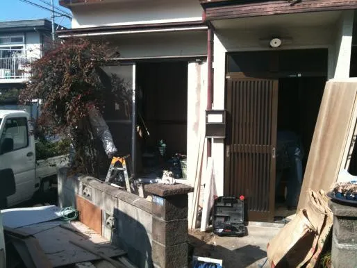 大阪JR沿線での塗装・増築工事 写真6