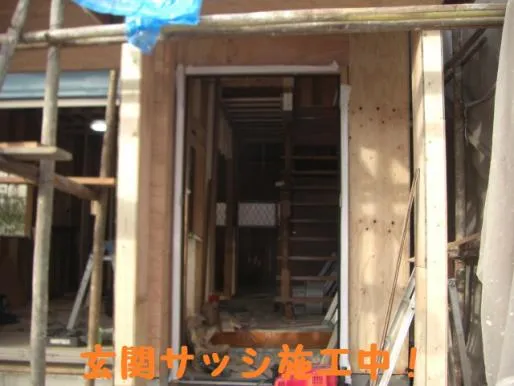 大阪府枚方にて玄関サッシ施工 写真4