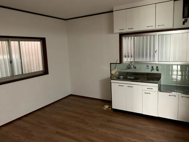 枚方市にて住宅リフォーム,浴室タイル,浴槽リフォーム,内装表層リフォーム,キッチン交換等々 写真3