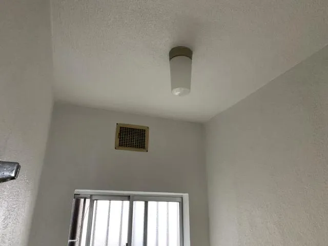 枚方市にて住宅リフォーム,浴室タイル,浴槽リフォーム,内装表層リフォーム,キッチン交換等々 写真6