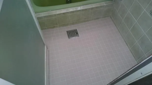 大阪で玄関,トイレ,浴室など水廻りのタイル補修,修繕,張替えは大阪最安値関西ホームズ」にお任せ! 写真6