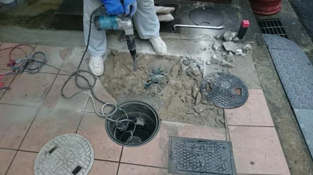 大阪での排水管修繕・清掃工事・タイル修繕,張替え工事!配管のつまりはお任せ! 写真2