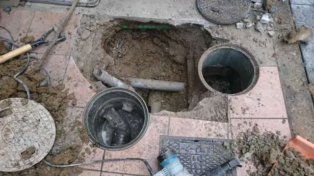 大阪での排水管修繕・清掃工事・タイル修繕,張替え工事!配管のつまりはお任せ! 写真3