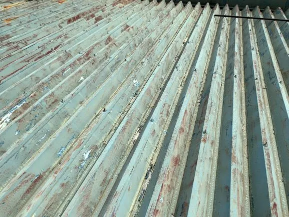 折板屋根・鋼鈑屋根・屋根の修繕や改修・防水や塗装工事はお任せください。
