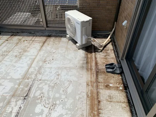 大阪府柏原市にてベランダ防水工事　雨漏り修繕、漏水修繕は関西ホームズ株式会社