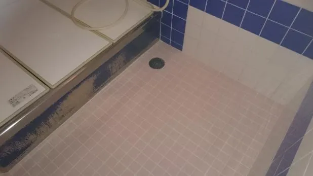 京阪沿線枚方市での浴室床タイル貼り工事 写真6