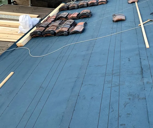 京阪沿線門真・守口・寝屋川・枚方でコロニアルや和瓦の葺き替え工事はお任せ下さい。 写真1