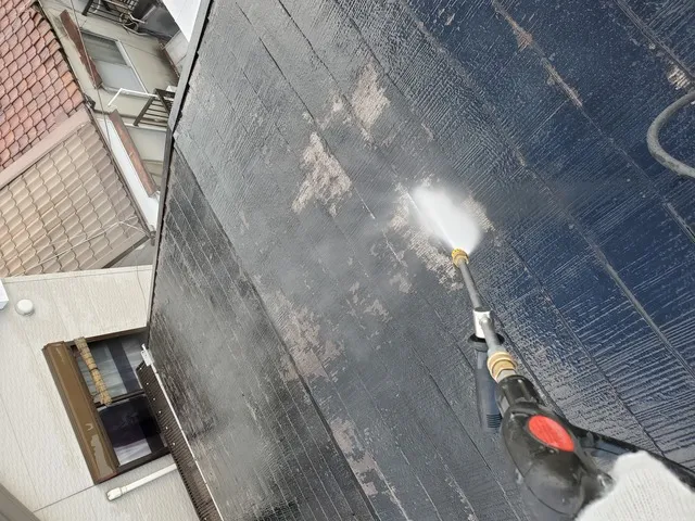 高槻市にて屋根の塗装工事及び波板張り替え工事 写真2