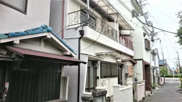 守口市にて連棟住宅(長屋)のリフォーム,収益専門リフォームは経験実績豊富な関西ホームズ株式会社にお任 写真1