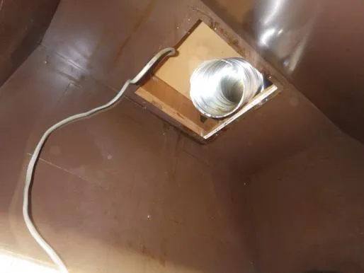 大阪府高槻市アパート・ハイツ収益物件キッチン換気扇(シロッコファアン)の交換 写真1