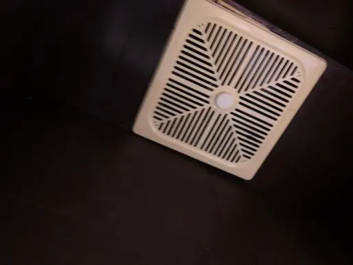 大阪府高槻市アパート・ハイツ収益物件キッチン換気扇(シロッコファアン)の交換 写真2