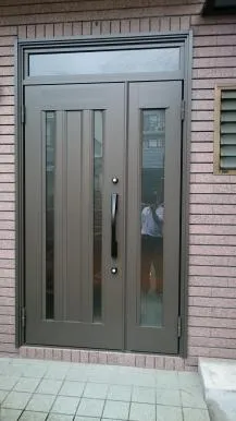 大阪市での玄関リフォーム,クローゼット建具リフォーム,浴室床リフォーム 写真1