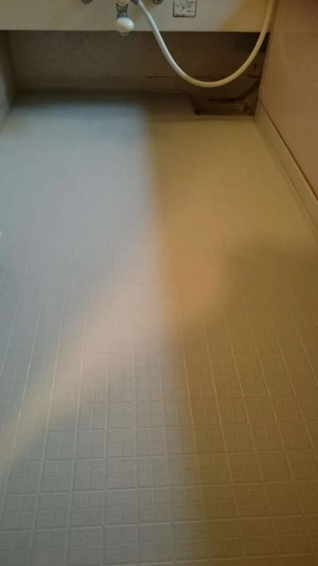 大阪市での玄関リフォーム,クローゼット建具リフォーム,浴室床リフォーム 写真9