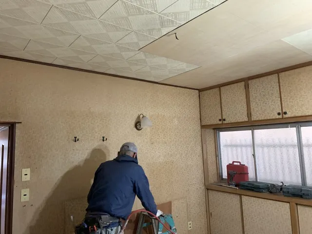 茨木市にて戸建て住宅のリフォーム　水廻りと内装のクロス下地・クロス工事