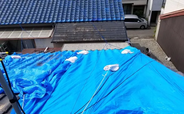 京阪沿線守口市で和瓦の差し替え及びズレ直し雨漏りの修繕工事はお任せください。