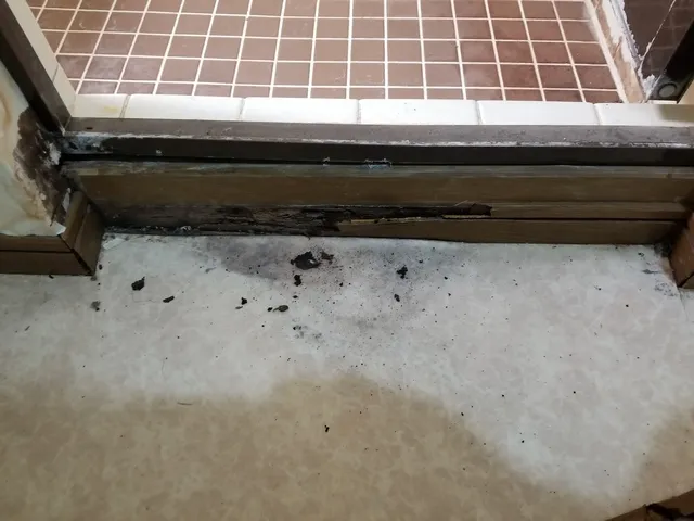 寝屋川市池田での3階建て住宅リフォーム 安くリフォームするなら関西ホームズ株式会社にお任せください。 写真4