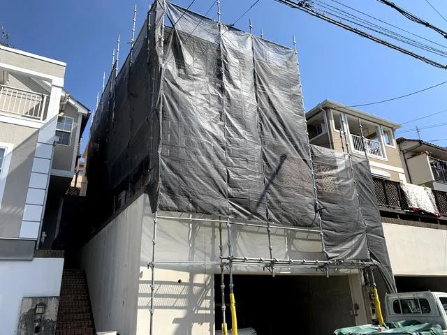 台風による屋根修繕塗装及びウッドデッキ修繕復旧工事