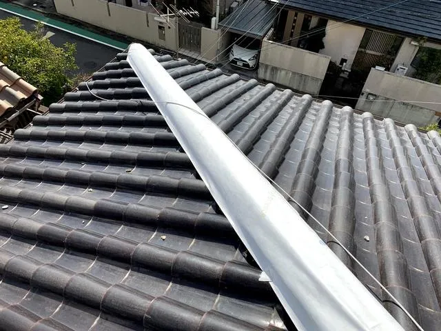 高槻市にて地震台風による屋根の修繕工事・漆喰施工・屋根瓦調整工事