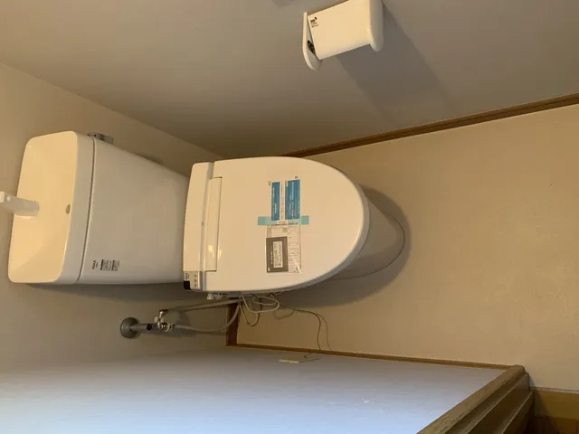 寝屋川市黒原新町にて3階建戸建て住宅内装リフォーム及びシステムキッチン・トイレ・洗面台の入れ替え工事 写真9