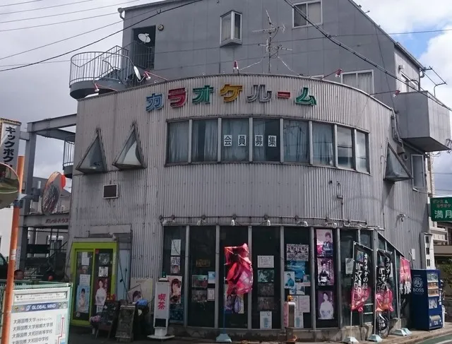 テナントやマンション,文化住宅,ハイツ1棟　等の外壁デザイン改修工事,外壁石張り,外壁タイル張りはお任せ下さい。