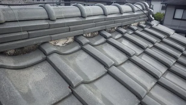 京阪沿線枚方市での屋根修繕,リフォーム,関西ホームズリフォームバリュー価格で屋根漆喰工事 写真1