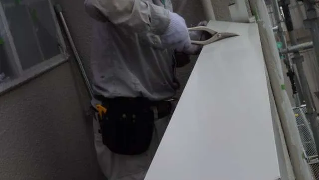 京阪沿線枚方市でバルコニー,ベランダ手すりの修繕,笠木鈑金リフォーム工事 写真7