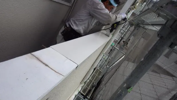 京阪沿線枚方市でバルコニー,ベランダ手すりの修繕,笠木鈑金リフォーム工事 写真8